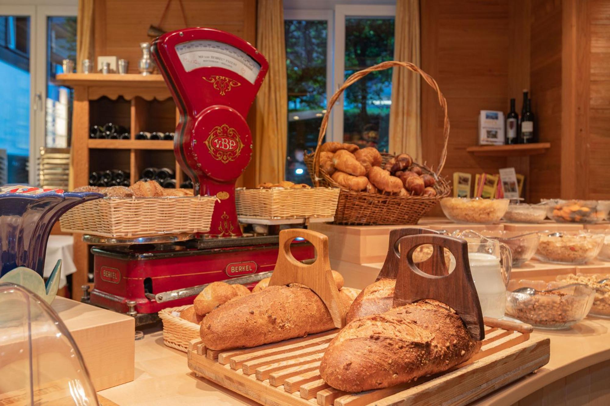 Hotel Bellevue - Traditional Swiss Hideaway Wengen