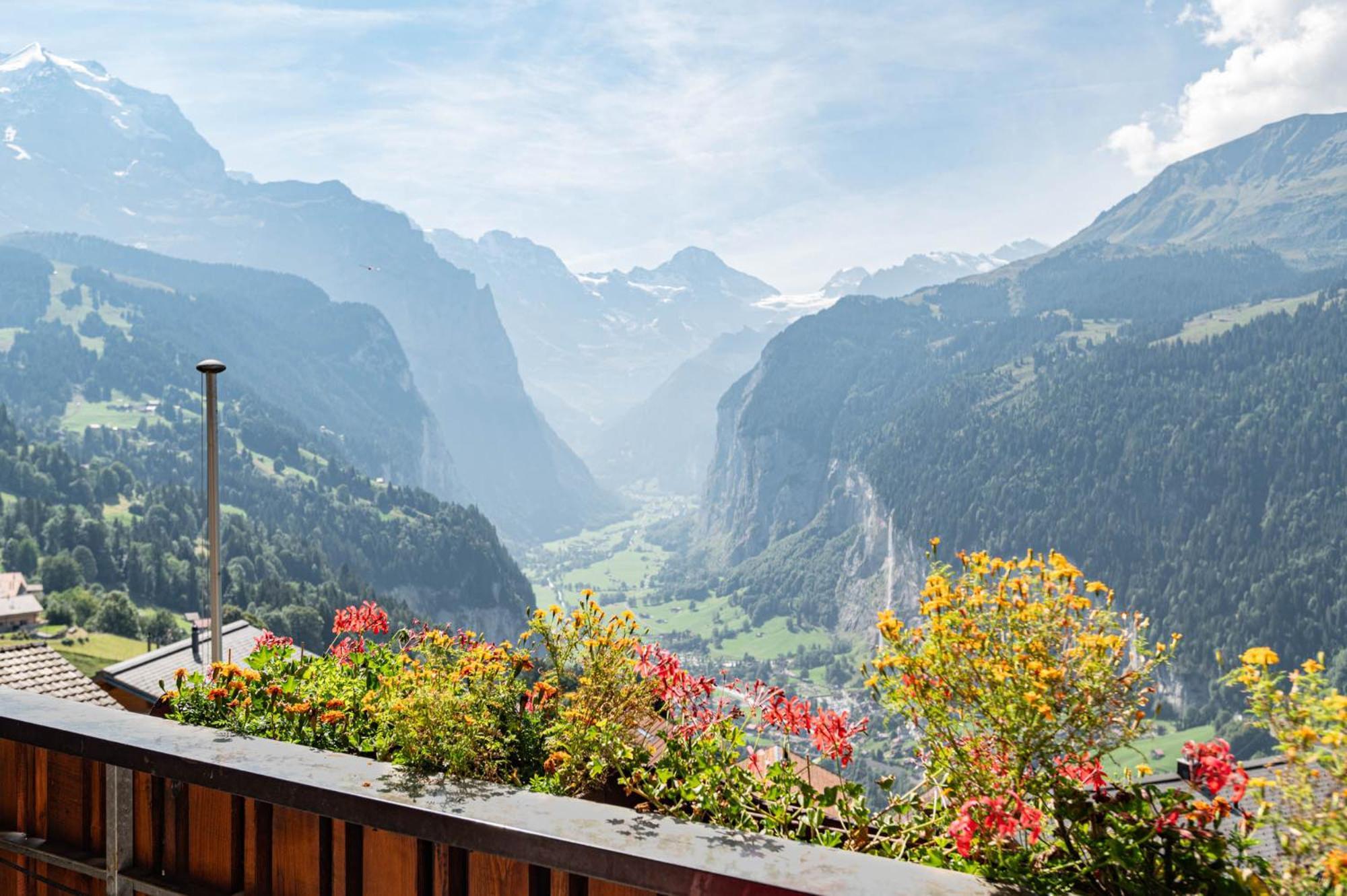 Hotel Bellevue - Traditional Swiss Hideaway Wengen